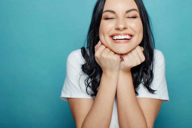 Woman smiling with white teeth.